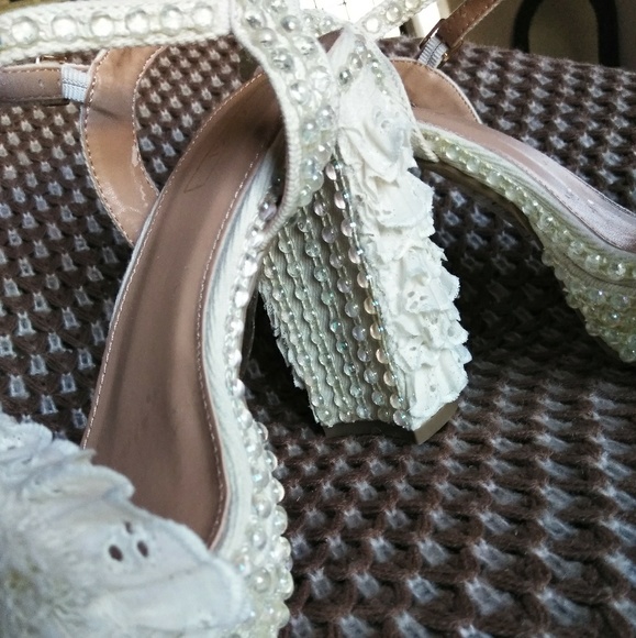 Ladies Shoes - Picture 4 of 6